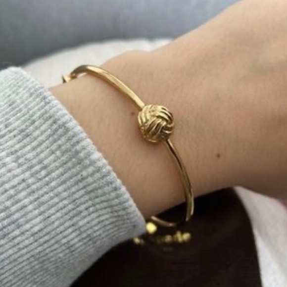Kate Spade Gold Tone Knot Bracelet With Magnetic Hook Closure Elegant Classy - Picture 1 of 7